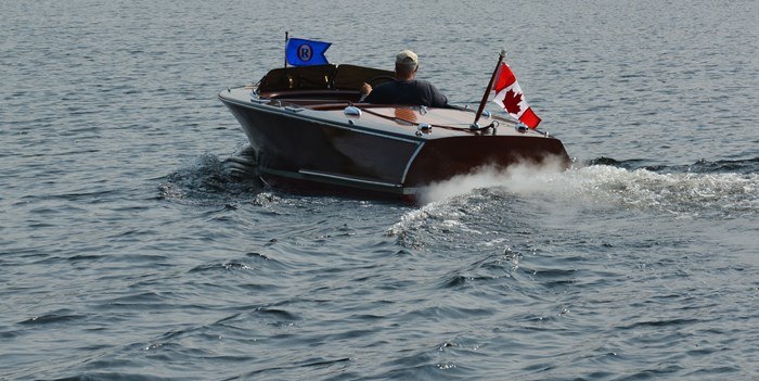 17' 1947 Chris Craft Deluxe Runabout